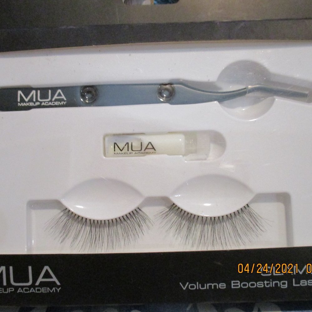 Makeup Set (Assorted Brands) - Picture 11 of 11